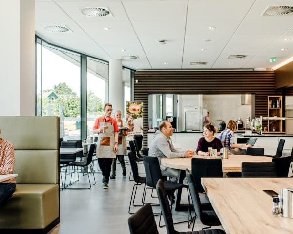 Een kijkje in de eetgelegenheid van Huis van Leusden