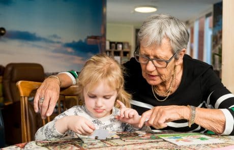 Inclusieve samenleving - kinderen op bezoek bij ouderen