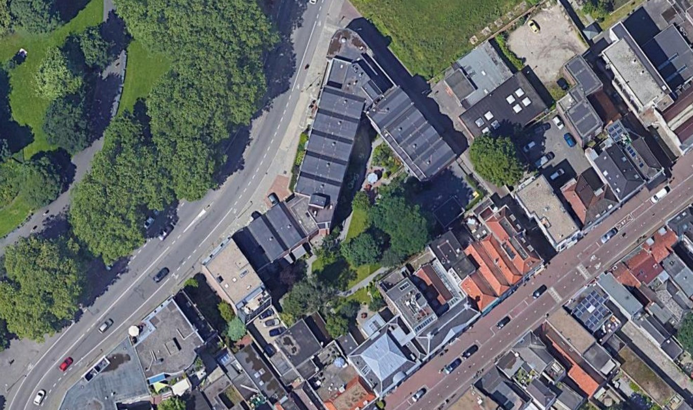 Bovenaanzicht van het driehoekige terrein van Valkenhove